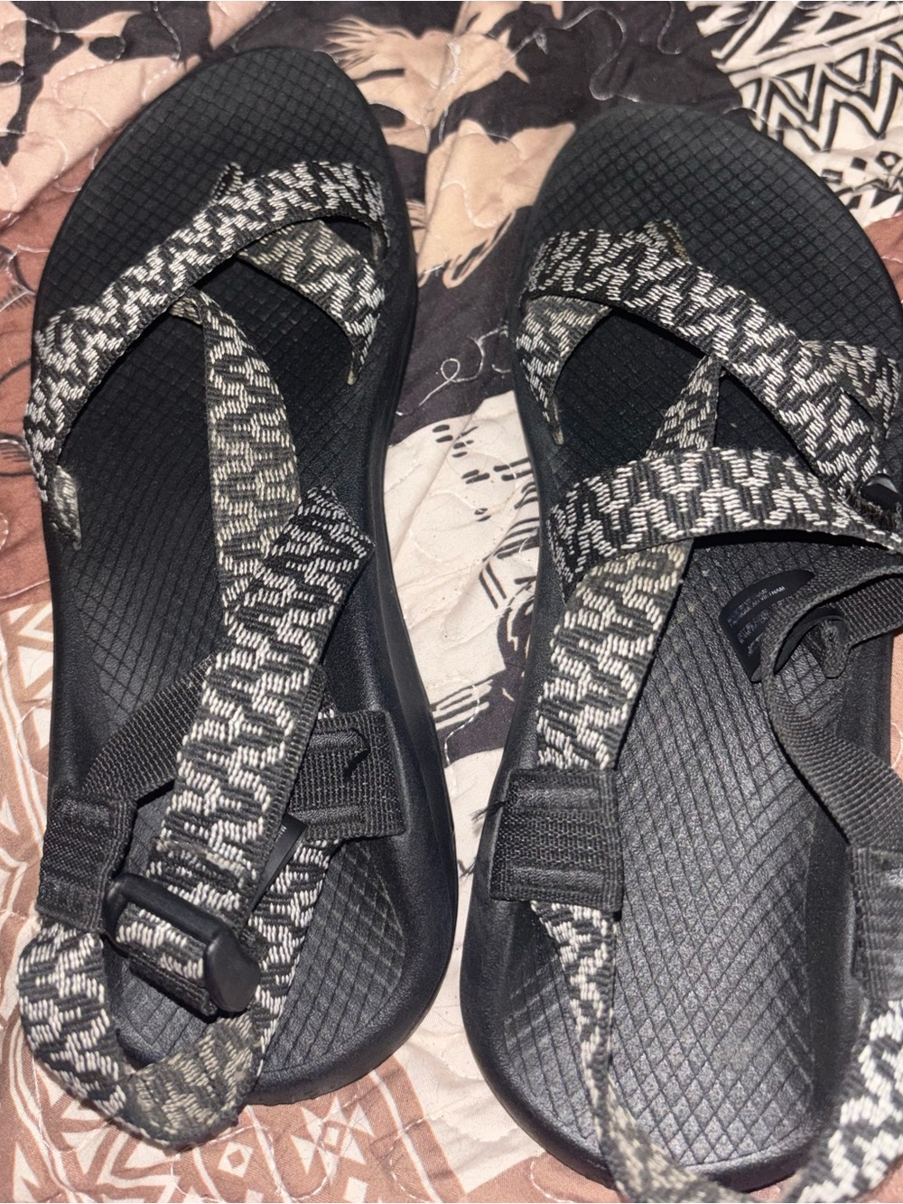 Chaco Women's Black and Gray Patterned sandals 🩴